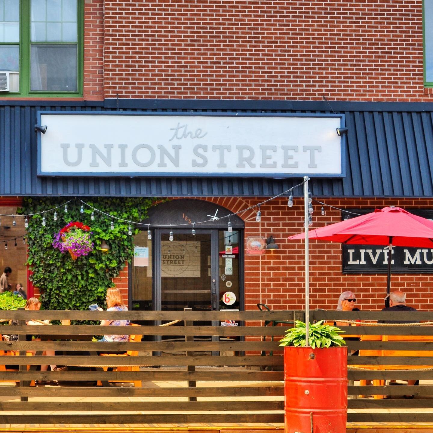 It&rsquo;s a beautiful evening to enjoy the sun on our patio here on Commercial St. in Berwick!
#theunionstreet #patioseason #berwicktothecore #annapolisvalley #tastens #suppertime